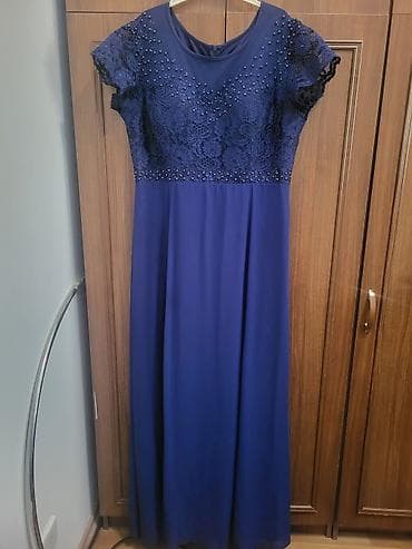 gupurlu donlar: Tünd mavi rəngdə zərif ziyafət/libas. 48 ölçüdə - Uzun model, axıcı — 2