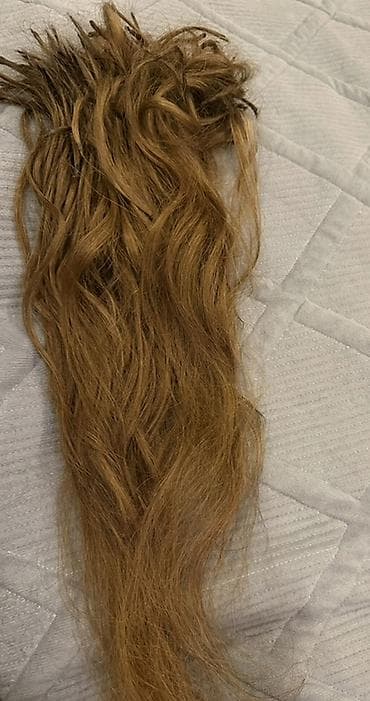 saç satişi: Təbii saç tutamı – karamelli/qəhvəyi ton - Uzunluq: təxminən uzun — 1