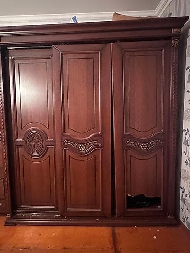 Masalar və oturacaqlar: Kupe, 3 qapılı Düz dolab, Şifonyer — 2