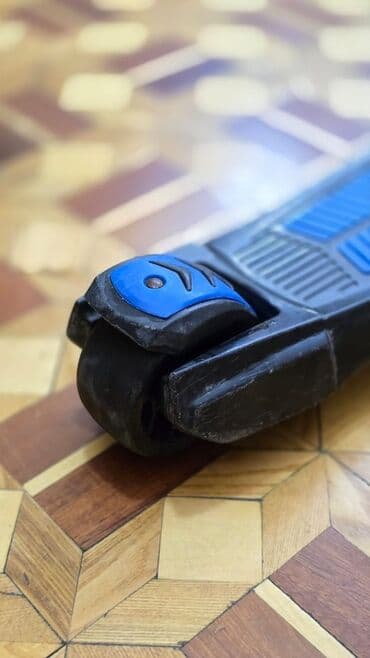 moped qiymətləri: Uşaq skuterı – 3 təkərli, mavi-qara. Yaxşı vəziyyətdədir. Təkərlərdə — 5