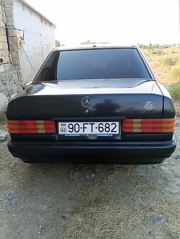 yan güzgülər s: Mercedes-Benz 190 (W201) sedan - Kuzov: 4 qapılı sedan, qara rəng hu — 2