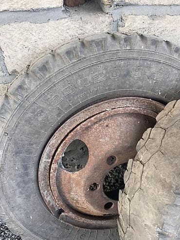 maşın alveri: Yük avtomobili üçün təkər və disk komplekti - Ölçü: 8.25 R20 (təkər — 4