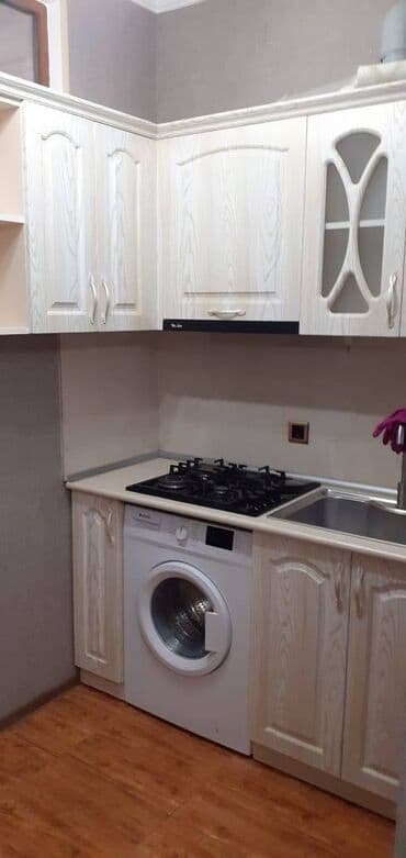 tam temirli menziller: İnşaatçılar metrosunun çıxısında inşaat binasında 12 mertebeli — 13