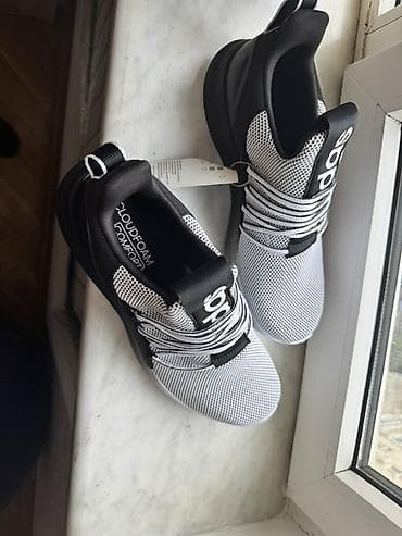 Məhsul: İdman ayaqqabısı - Brend detalı: Üst dillikdə iri “adidas”