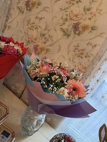 nərgiz gülləri: AGCIVEYIMNEN ALINIB INDI TEBII GUL BUKETI IDEAL Zərif qarışıq — 1