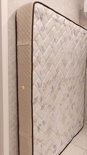 Böyüklər üçün İşlənmiş Döşək, Ünvandan götürmə