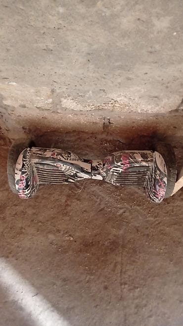 Plata yanıb üstündə əl gəzdirib işlətmək olar adapter üstündə verilir