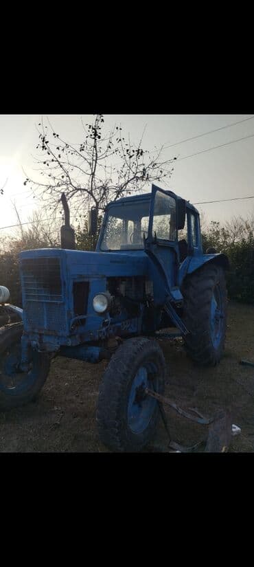 rengli işıq: Mavi rəngdə MTZ tipli təkərli traktor. Texniki xüsusiyyətlər və — 2