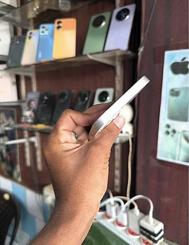 ıphone 5se: IPhone 13, 128 GB, Ağ, Zəmanət, Simsiz şarj, Face ID — 6
