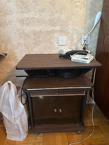 ikinci el gence: İşlənmiş, Düz TV altlığı, Polkalı, Şüşəli — 3