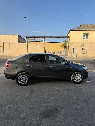 guzgu: Chevrolet Cobalt sedan - Kuzov: 4 qapılı sedan, tünd boz rəng - — 2