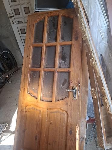 Taxta qapı – şüşəli, klassik dizayn - Material: təbii taxta (şam