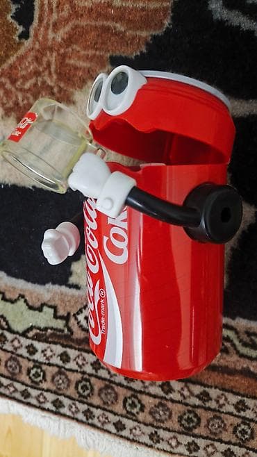 Сувенир куплен в Атланте в 1996 году.
В музее Coca cola — 3