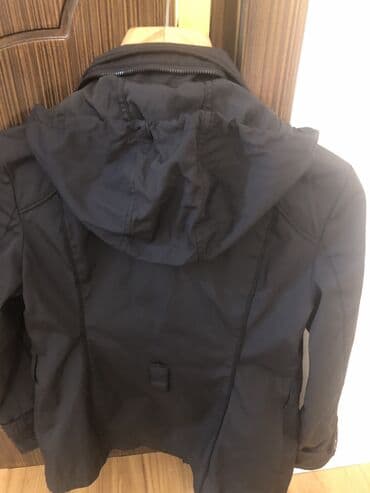 Digər qadın geyimləri: Qara rəngdə,xarici,yumşaq yun jaket. Çox baha alınıb.Kurtka M — 5