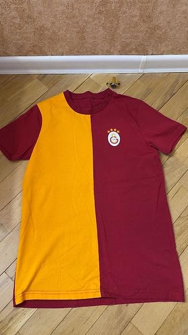 Galatasaray futbol köynəyi. GS STORE’dan alınıb. 45 manata, Razmer M