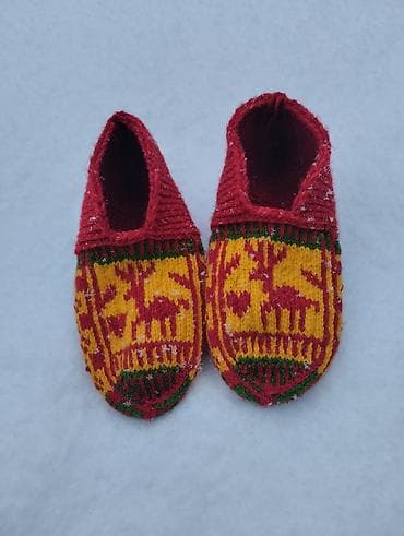 Əl toxuması yun ev tapoçkaları (corab-çəkmə) - Material: qalın, isti