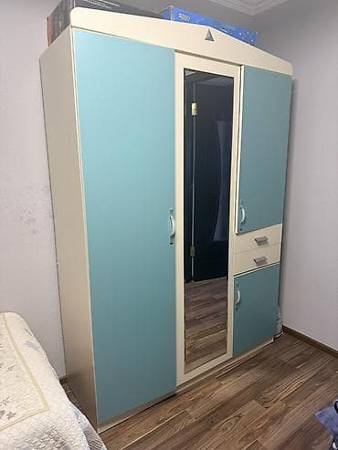 lovhe: Uşaq/yeniyetmə otağı üçün 3 qapılı geyim dolabı - Rəng: açıq krem və — 3