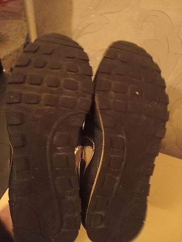 rezin cekmeler: Gencede satilir orginal Nike krasofka Moskvadan alinib - Rəng: qara — 6