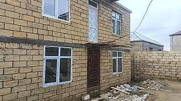 2 mərtəbəli həyət evi - Divarlar kubik daşla hörülüb, aralıq kəmərlər