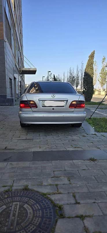 qara disk: Mercedes-Benz E-Class: 3.2 l | 2000 il Sedan — 3