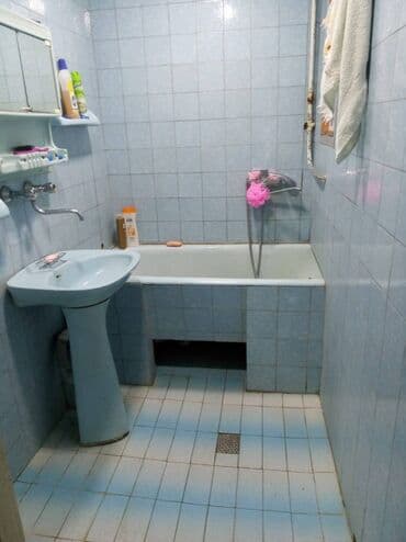 20 ci sahede ev satilir: Bakı, 2 otaqlı, Köhnə tikili, m. Həzi Aslanov, 60 kv. m — 10