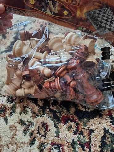 Bentley: Şahmat fiqur dəsti. butun fiqurlar yerindedir ve bir de balaca olcude — 2