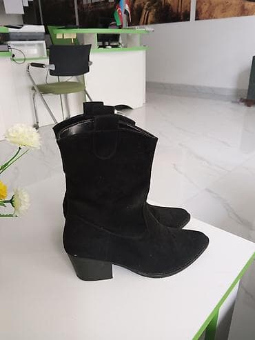 qadın sapaşkiləri: Qadın çəkmələri – qara rəng, süet material - Model: kəskin burunlu — 3