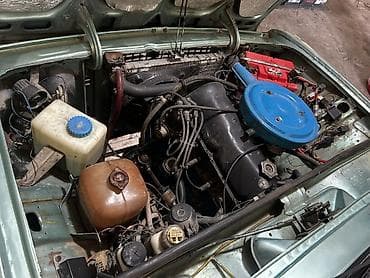 2107 qara: VAZ 2106 sedan — açıq mavi rəngdə, qara təkər diskləri ilə. Klassik — 4