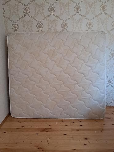 İstifadə olunmuş matras satılır vəziyyəti normaldı, ölçüləri 180.santı — 6