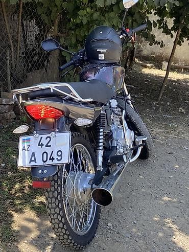 Enduro tərzində şəhər və kənd yolları üçün universal motosiklet