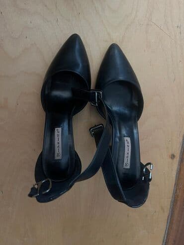 босоножки 27 размера: 2 dəfə geyinilib yaxşı vəziyyətdədir 
Ölçü:39 — 2