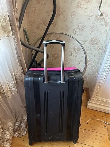 21k qizil: Seyahet camadani. 1defe iwlenib xaricden alinib. Bir tekeri yoxdur — 1