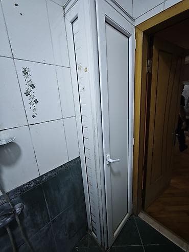 hamam dizaynlari: Dar vanna/tualetlər üçün yerə qənaət edən divar içi şkaf - Material — 3