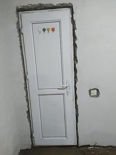 ikinci əl plastik qapı: PVC qapı – ağ rəng - Material: PVC/profil, iki panelli dizayn - Rəng — 1