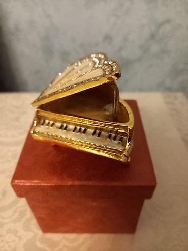 Fiqur, Metal, rəng - Qızılı