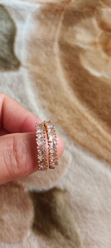 tek qas gumus uzukler: 1)ÜZÜK -5 AZN2) ÜZÜK--2 AZN, 3)SiRQA -4 AZN satilirlar təzədirlər — 3