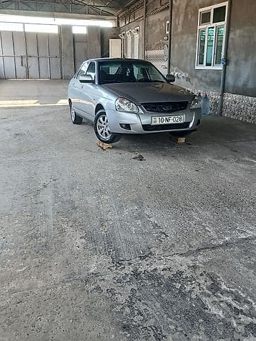 VAZ (LADA) Priora: 1.6 l | 2012 il 188265 km Hetçbek
