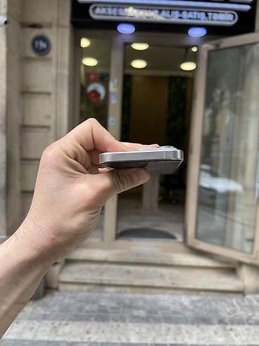 iphone dubay qiymetleri: IPhone 15 Pro, 256 GB, Natural Titanium, Zəmanət, Simsiz şarj, Face ID — 6
