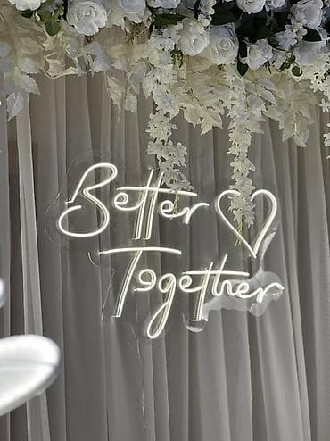 Мебельные услуги: Tədbir dekoru – fotozon və neon yazı - Qızılı metallik karkaslı — 3