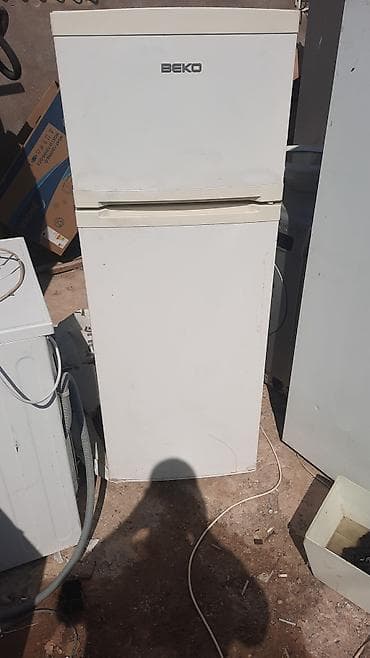 холодильник для машины: Beko iki qapılı soyuducu - Üst kamera: dondurucu bölmə, rəfli quruluş — 1