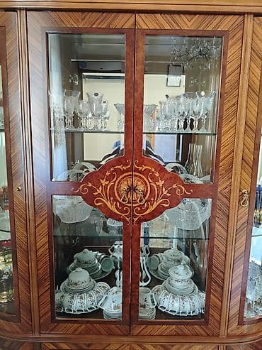 tək dolablar: Klassik üslubda vitrin-bufet - Material: təbii ağac üzərində — 4