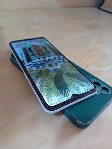 телефон fly stratus 8: Məhsul: Android smartfon - Ekran: tam ekran dizayn, damla tipli ön — 3