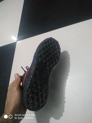 nike ayakkabı: Mini futbol ucundu suni ot ucun alinib razmer balaca olub deye satilir — 2