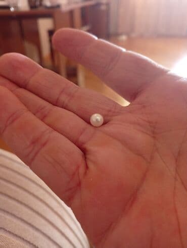 yuxuda muncuq boyunbagi: İnci muncuq – klassik ağ rəng, yuvarlaq forma - Təxminən 6–7 mm — 2