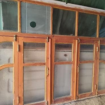 Taxta ayna cerciveleri satilir. 4 ededdir. Birinin qiymeti 40 manat