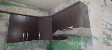 Dolablar: Mətbəx üçün asma künc şkaf komplekti. Tünd qəhvəyi, ağac naxışlı fasad — 4