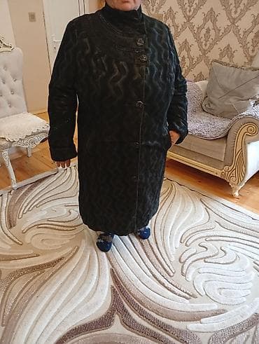 Paltolar: Yaxşi vezyetedi - Rəng: tünd yaşıl–qara tonlarda - Material görünüşü — 1