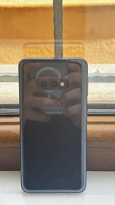 iphone x islenmis: Samsung Galaxy S10e, 128 GB, rəng - Qara, Düyməli, Sensor, Barmaq izi — 4