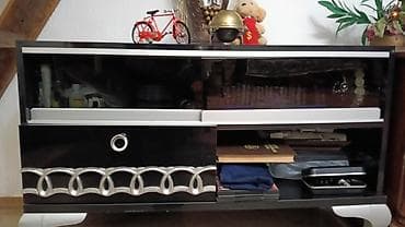 usta qapi: Düz TV altlığı, Polkalı, Laminat — 1