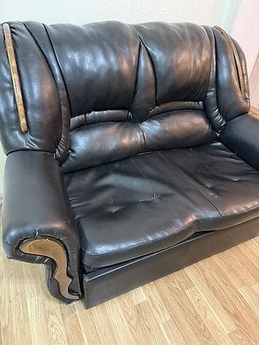 Di̇van-kravat, Açılan, Dəri